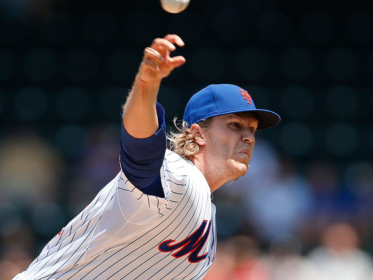 Noah Syndergaard dazzles with arm and bat as Mets sweep Phillies
