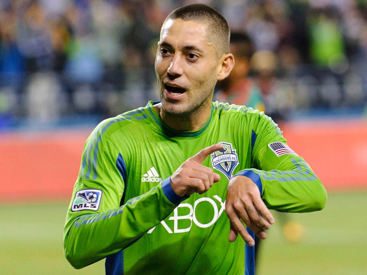 Clint Dempsey wins MLS Player of the Week for week 6