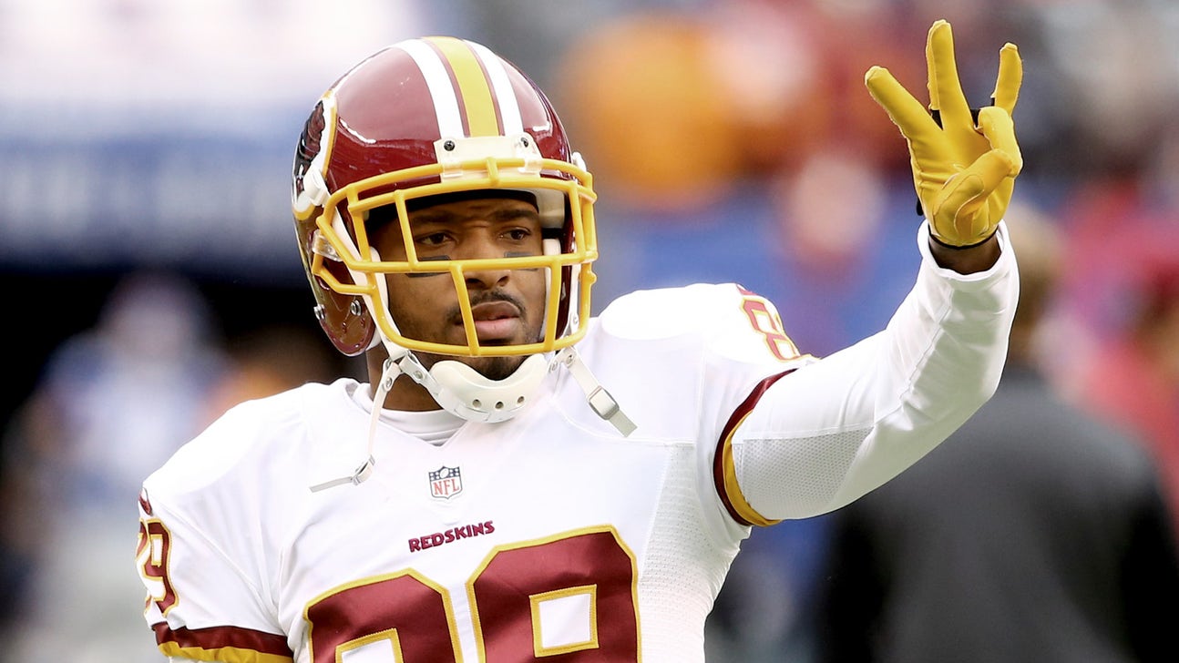 Redskins WR Santana Moss ejected at halftime for arguing a questionable call