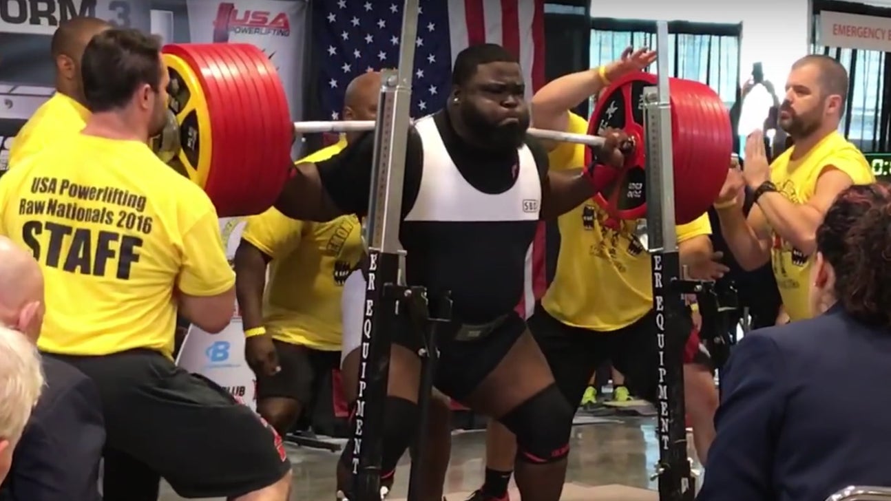 Watch powerlifter Ray Williams set record by squatting 1,005 pounds raw