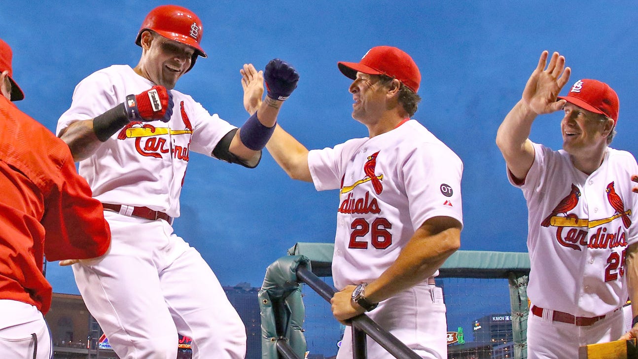 Cardinals' Molina will try to play in NLDS with splint over thumb