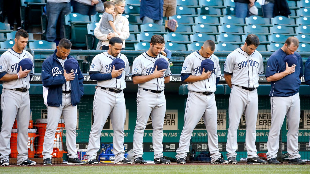 Mariners pay tribute to Tony Gwynn before victory over Padres