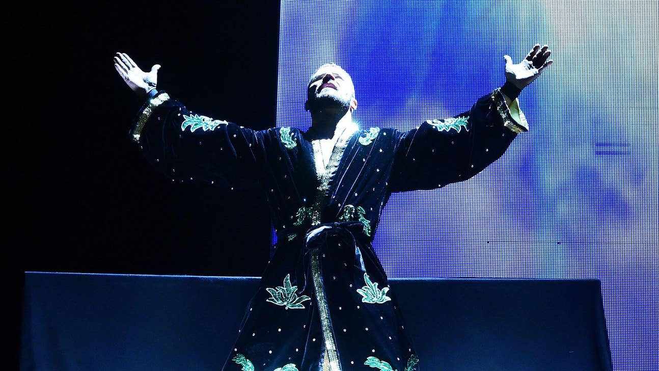 Watch Bobby Roode's NXT TakeOver: Toronto Entrance with a Choir (Video)