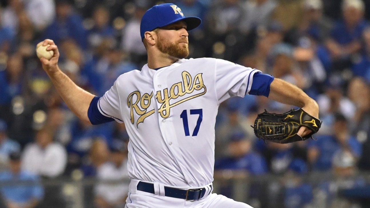 Cubs acquire Wade Davis from Royals for Jorge Soler