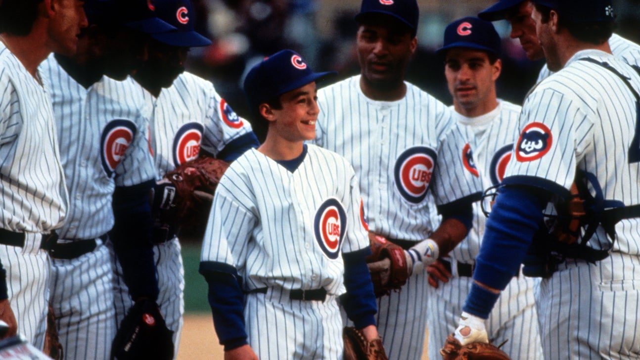 'Rookie of the Year' actor sports 'Rowengartner' jersey at Cubs-Mets Game 4