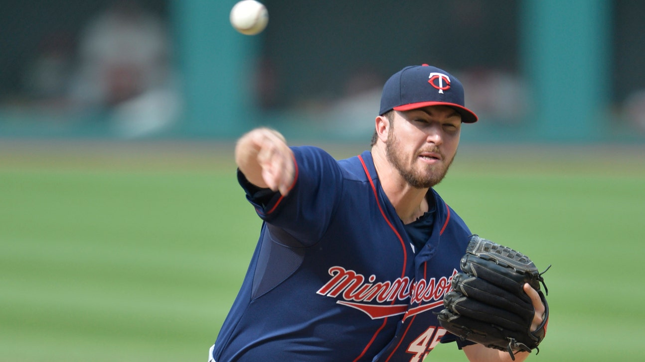 Twins ease past Indians, 7-4
