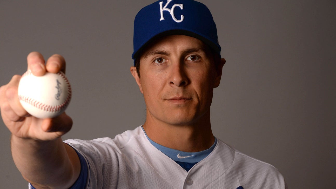 Royals select Bailey from Omaha, DFA Ellis