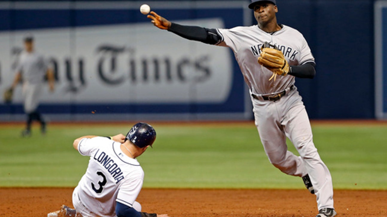 Yankees SS Didi Gregorius catches ball off catwalk, again