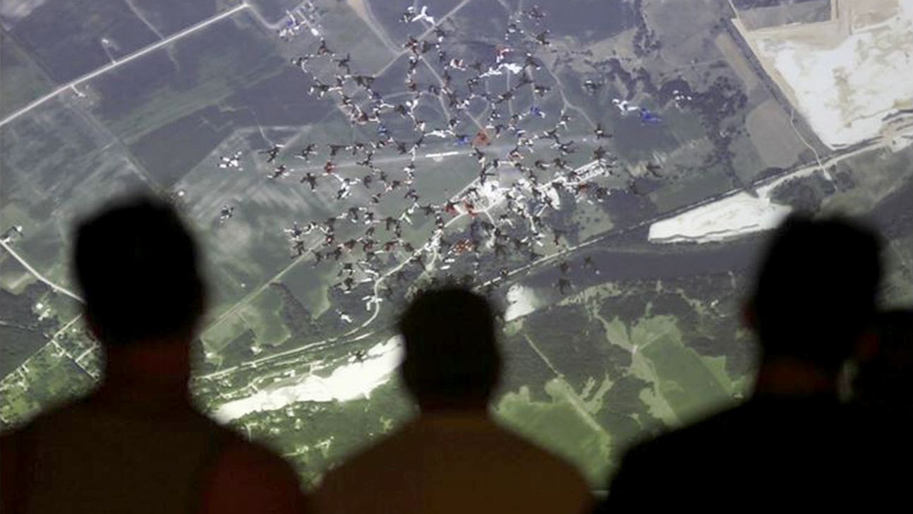 World record! 164 skydivers come together to make largest vertical formation ever