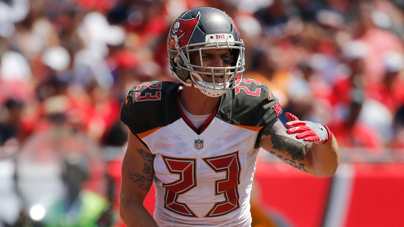 Buccaneers exercise options on Demar Dotson, Chris Conte, Josh Robinson