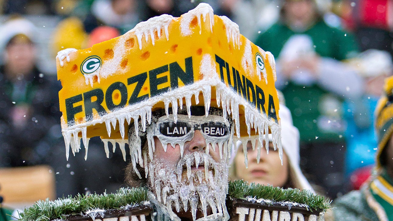 WATCH: Snow fills Lambeau Field in cool time-lapse video