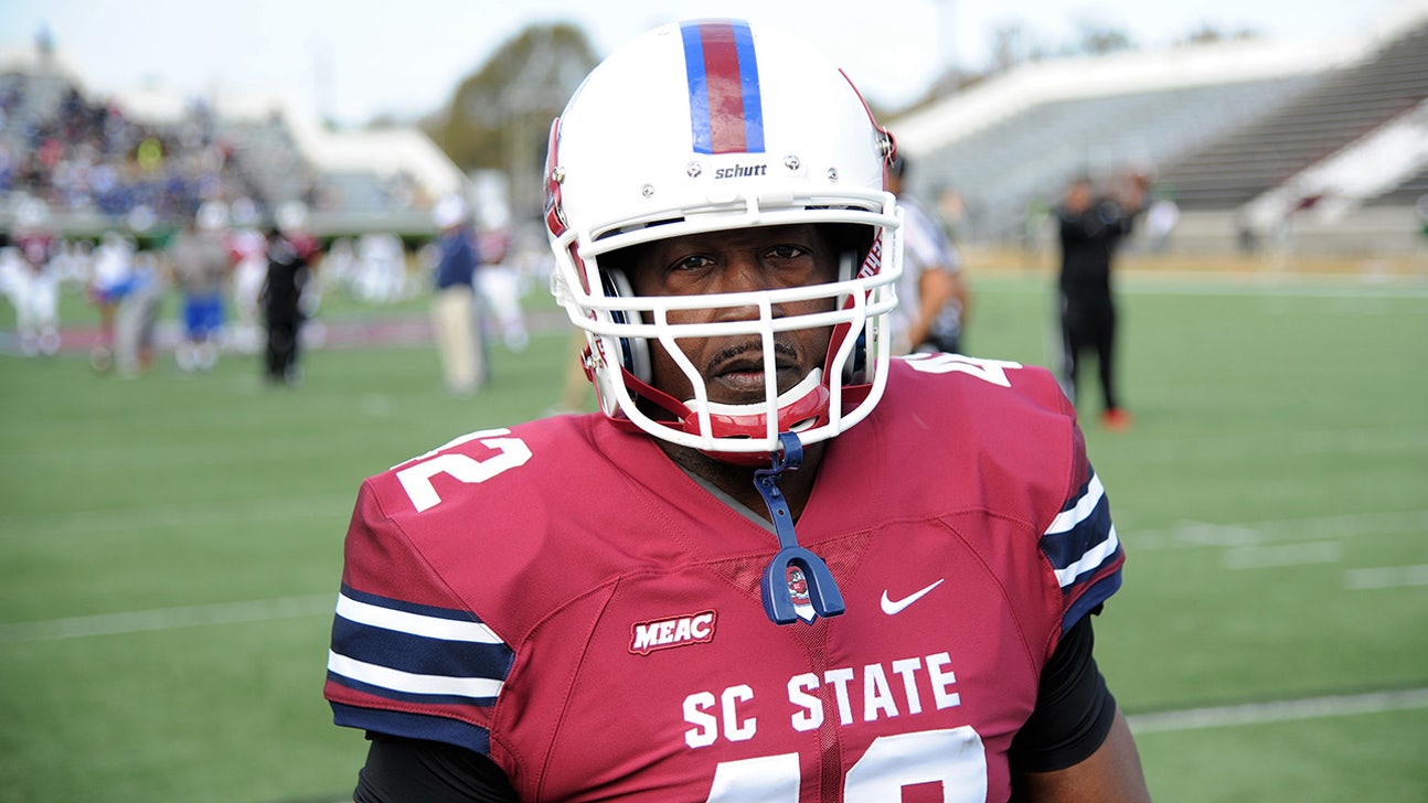 Joe Thomas Sr., 55, becomes oldest D-I football player ever to take field