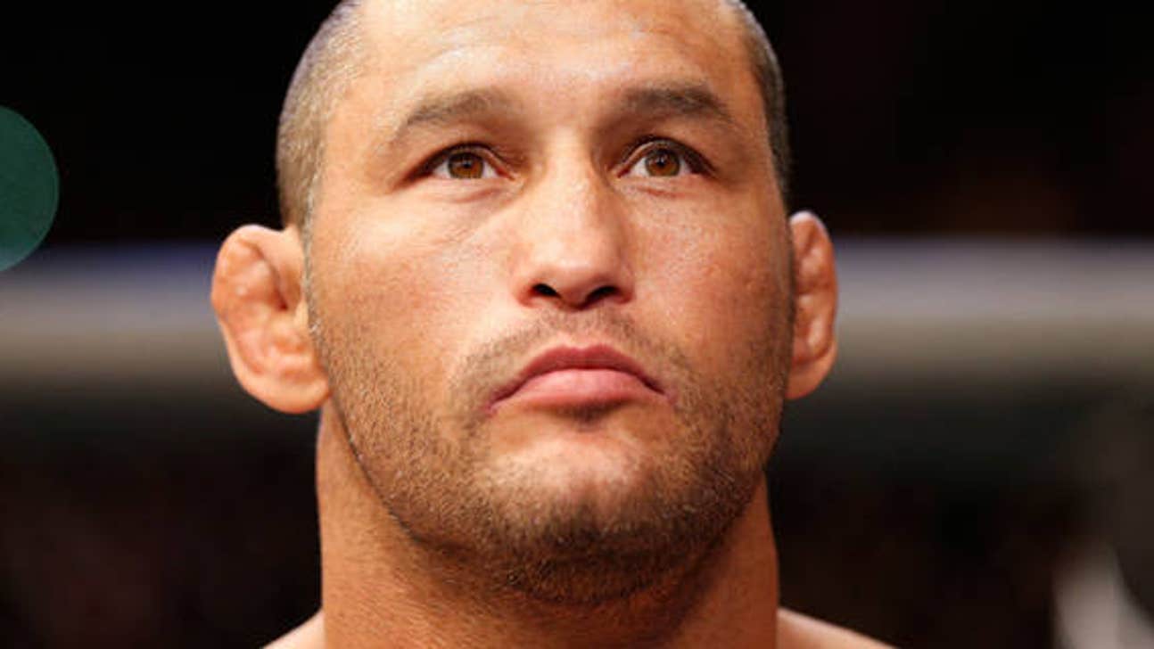 Hendo asks White for new UFC deal