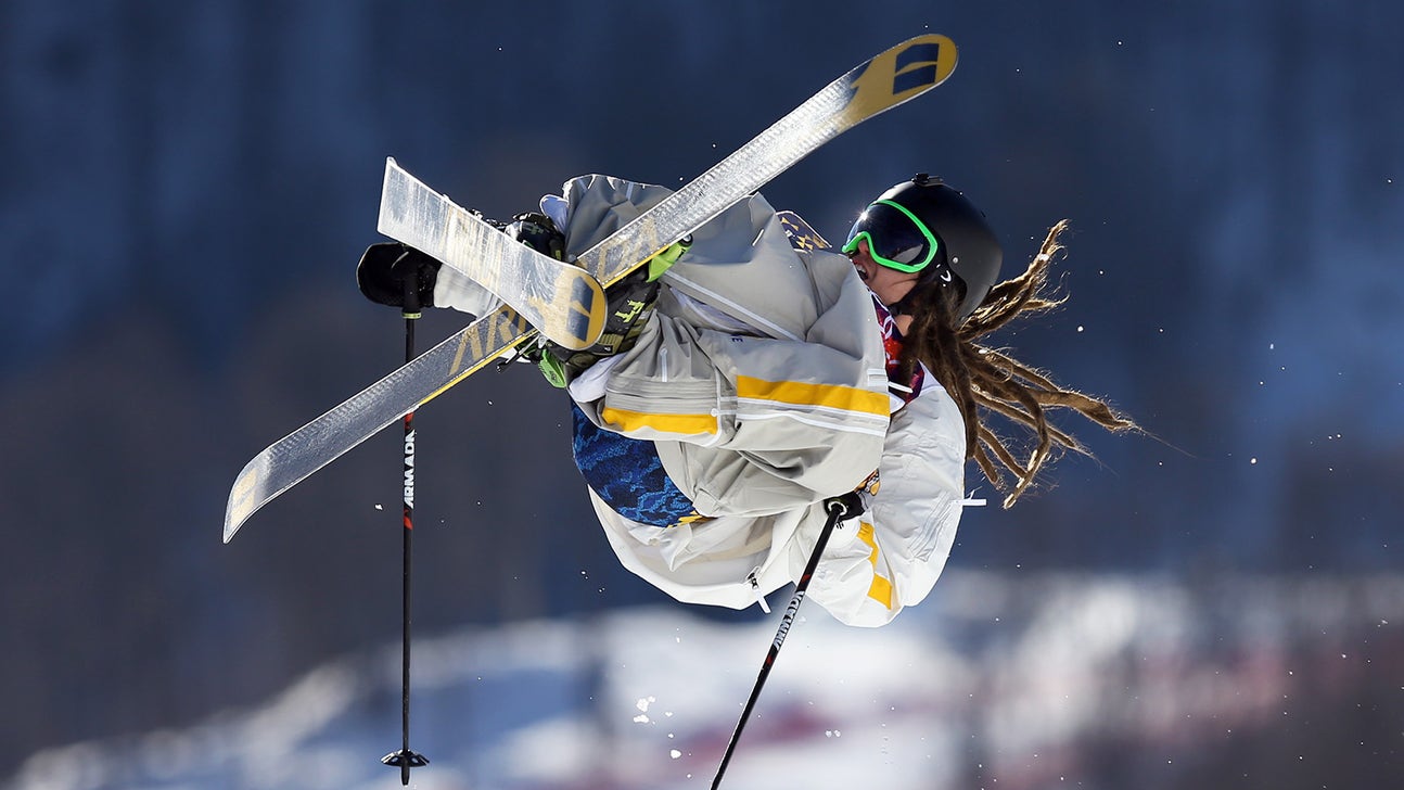 Skier Henrik Harlaut almost loses pants during fall at Sochi