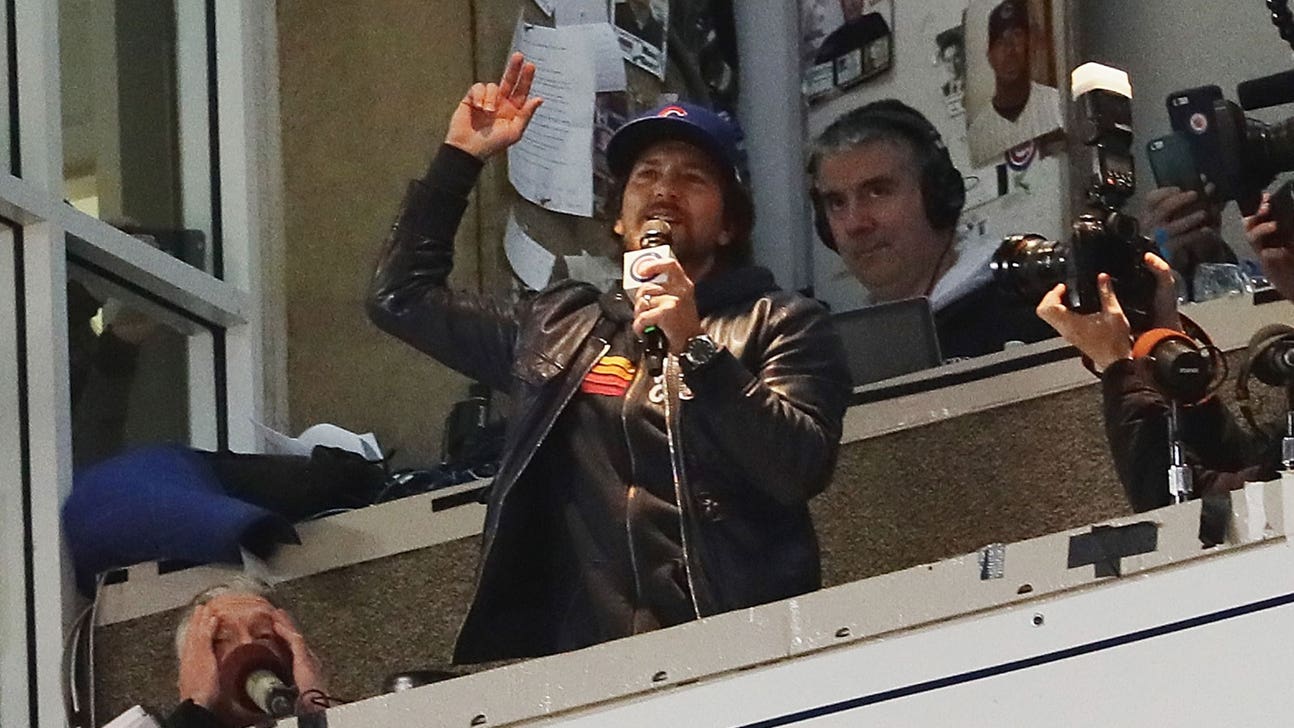 Eddie Vedder, Bill Murray & Co. sing 'The Weight' at Cubs party