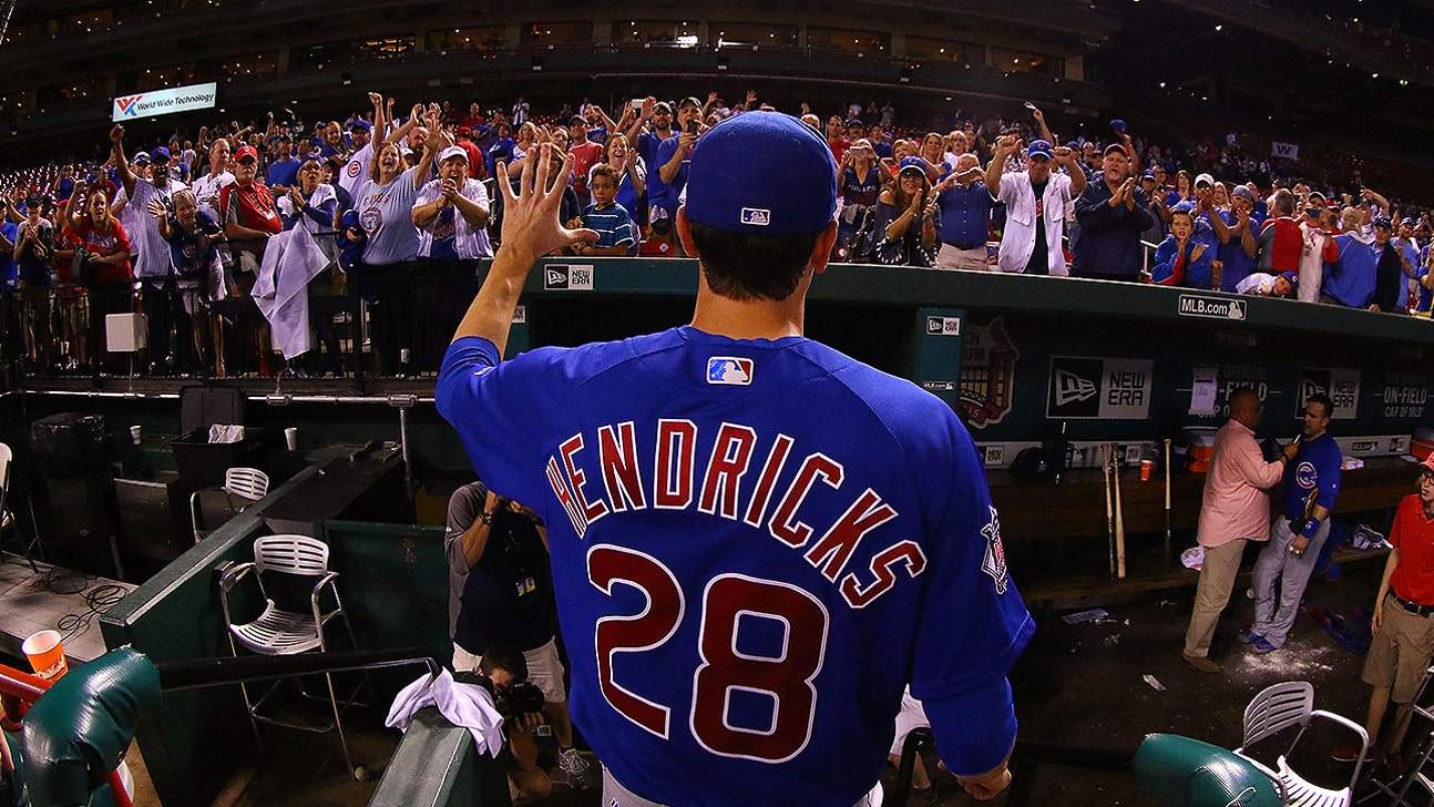 Kyle Hendricks dazzles in near no-hitter as Cubs move closer to division title