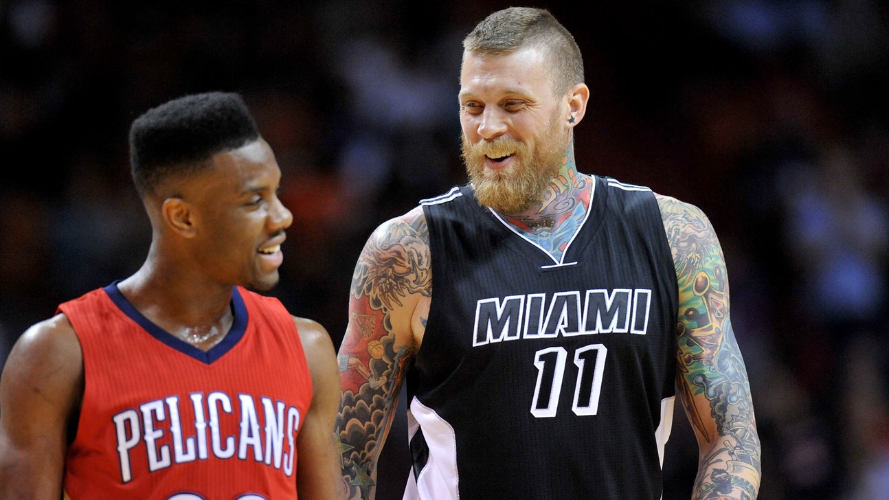 Norris Cole let Stephen Curry see, touch one of his championship rings (PHOTO)