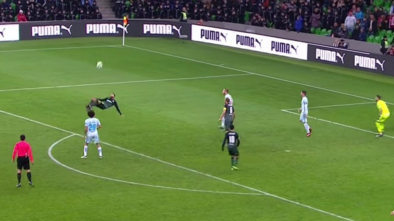 Watch this thrilling bicycle kick game-winner for wild finish in Russian top flight