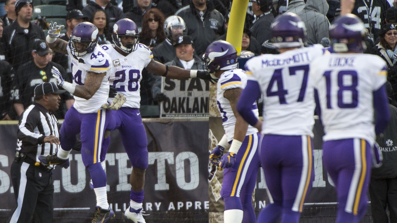 Vikings return to find 'Beat Green Bay' shirts in their lockers