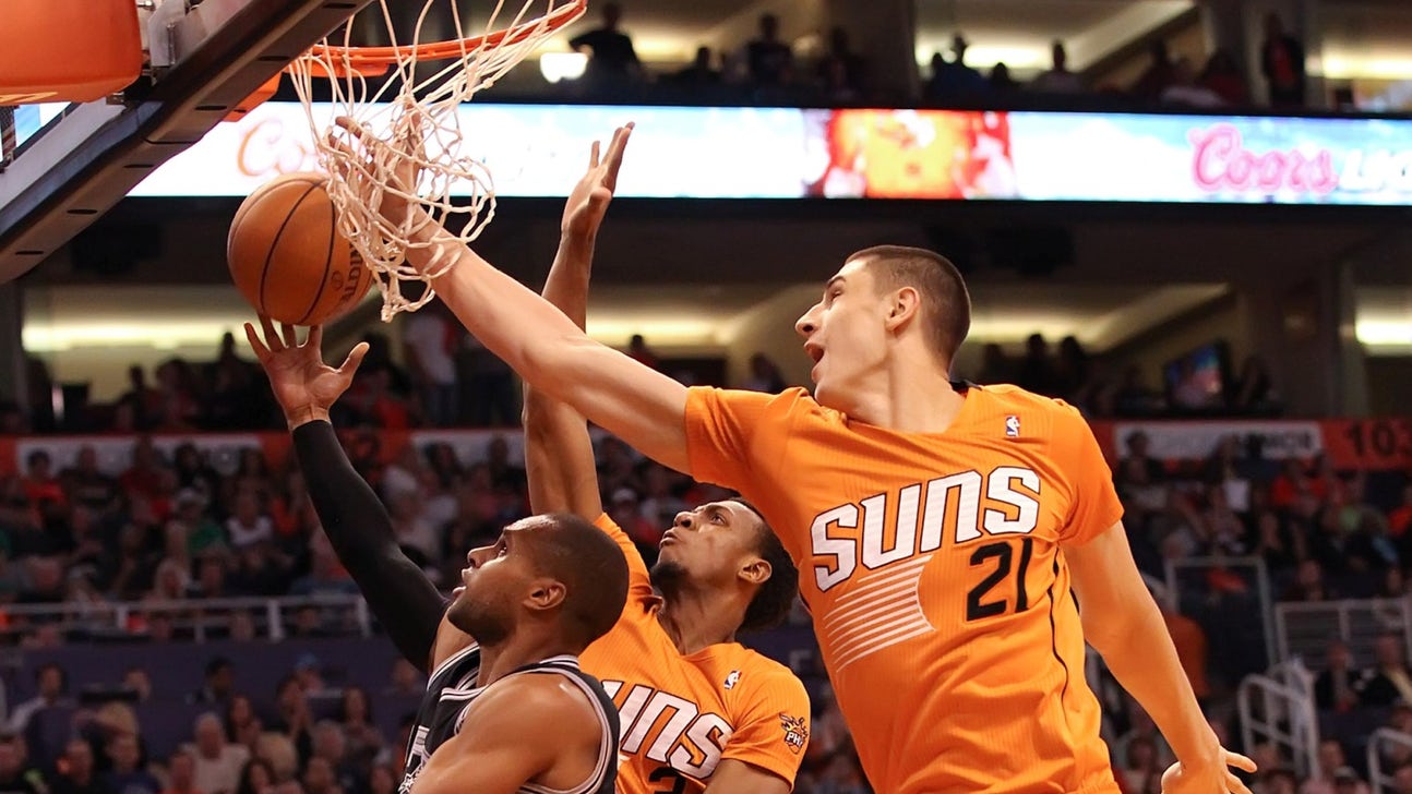 Alex Len spent time learning from Tim Duncan this summer