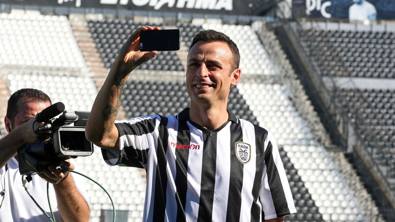 Ex-Man United striker Berbatov interviews himself on Facebook