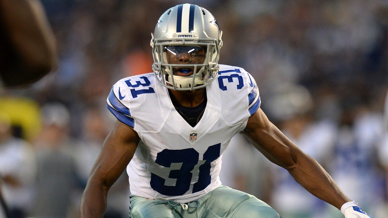 Cowboys rookie CB Jones leaves practice with shoulder injury