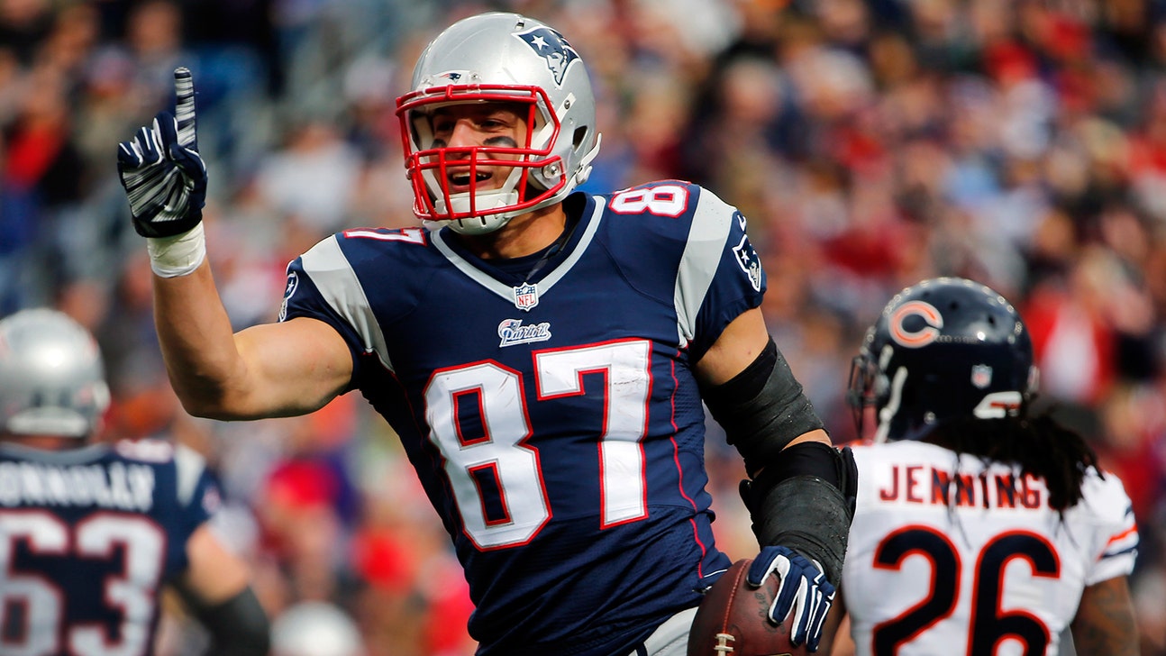 Patriots' Gronkowski spends bye week supporting little brother