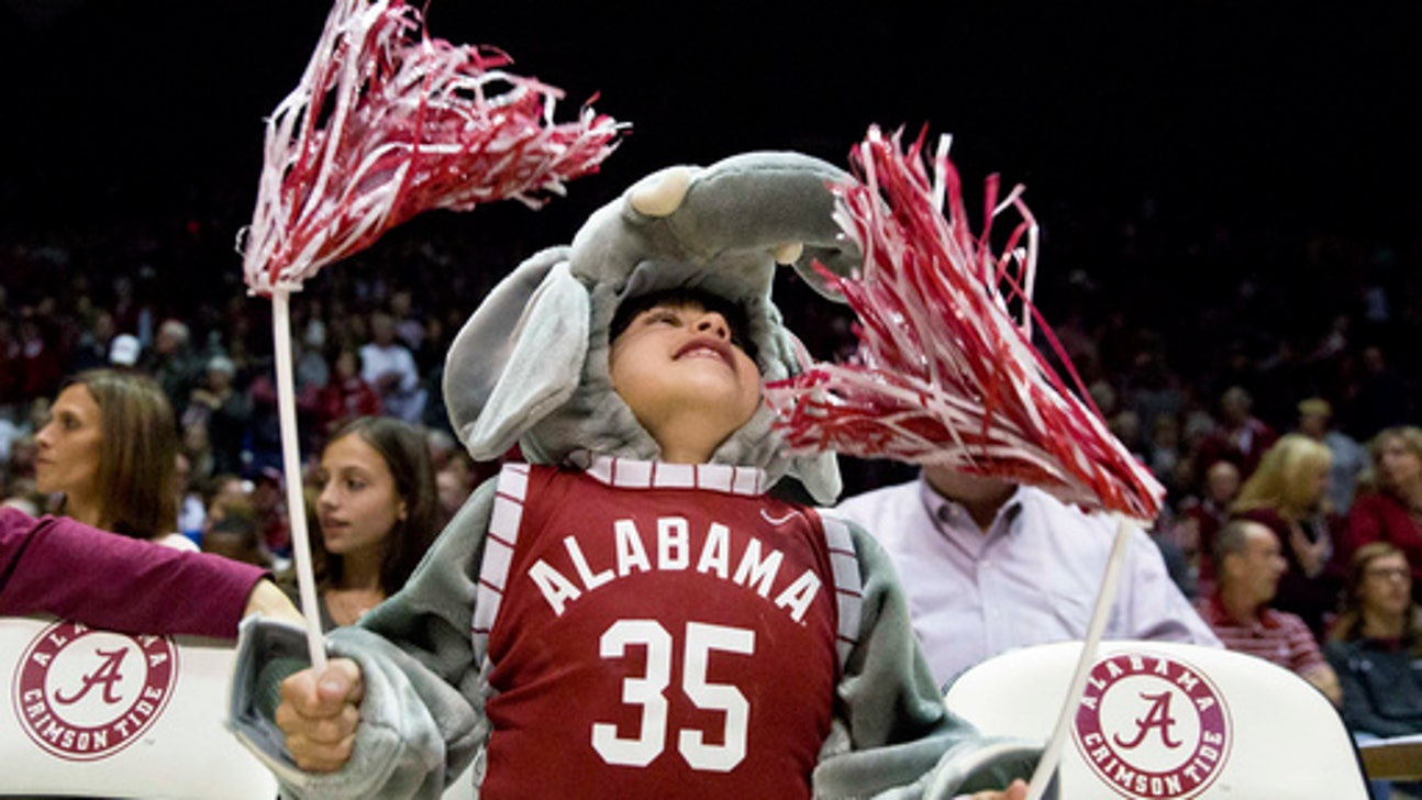 Poythress scores 25, No. 9 Kentucky beats Alabama 77-61