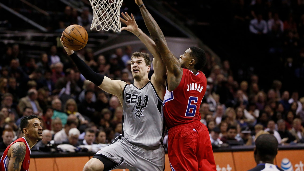 Splitter scores 22, Spurs easily beat Clippers