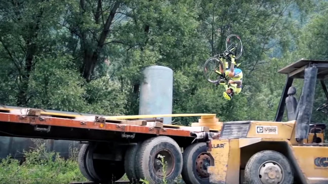 Watch cyclist recklessly tempt fate in road bike freestyle video