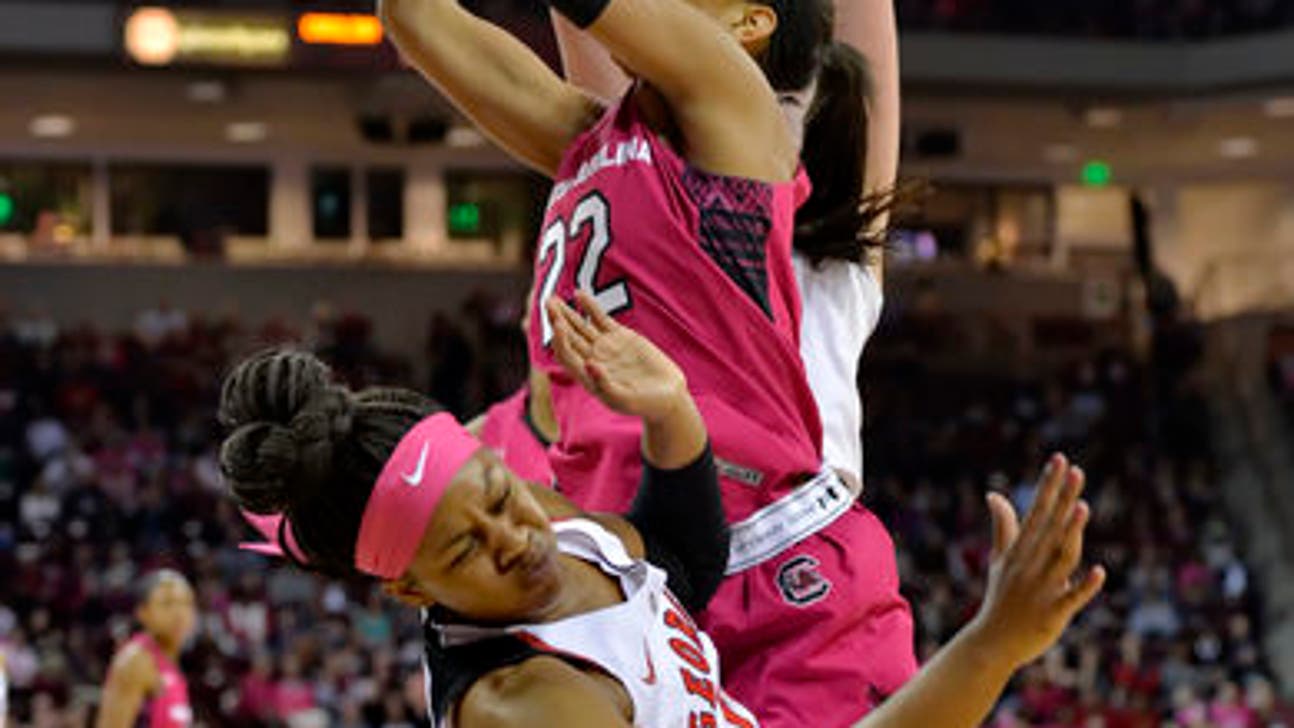 Mitchell scores 19, leads SEC champ No. 3 Gamecocks to win