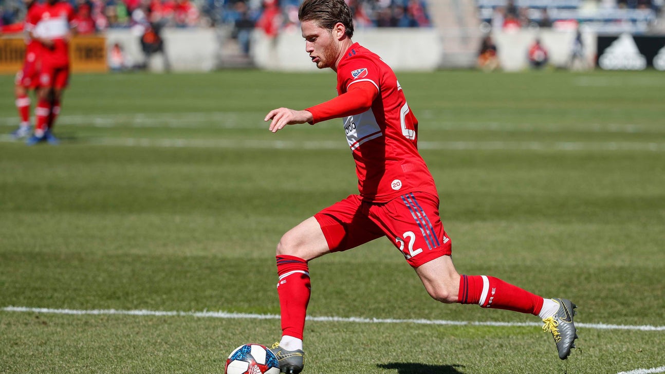 Sporting KC signs former Chicago Fire defender Nicolas Hasler