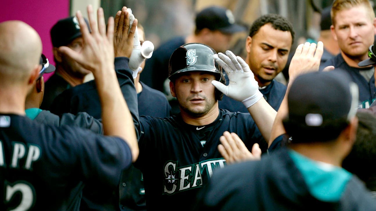 Mariners' Zunino adjusting, learning from Edgar Martinez's influence