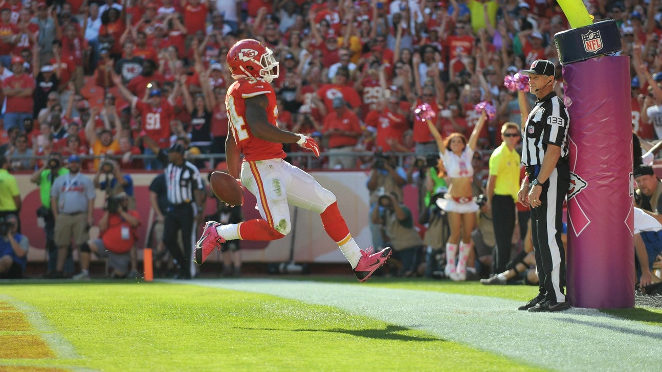 Chiefs score 34 unanswered in 34-7 rout of Rams