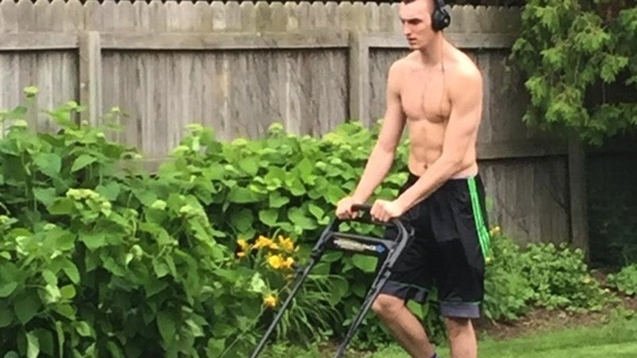 Sam Dekker, NBA player, still mows lawn for his parents