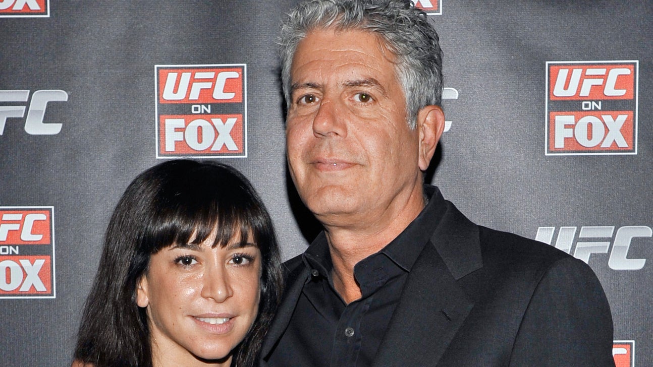 TV star Anthony Bourdain earns first stripe in Brazilian jiu-jitsu