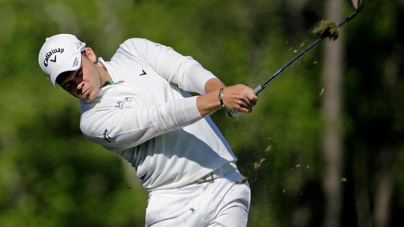 The Latest: Willett leading, shoots 67; Spieth surging back