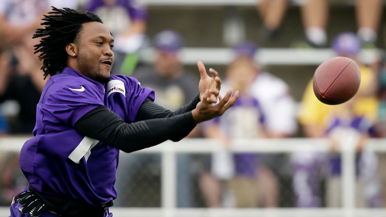 Vikings WR Wright playing hard on behalf of friend