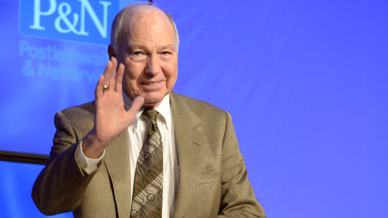 Packers great Starr hoping to make Favre jersey retirement ceremony