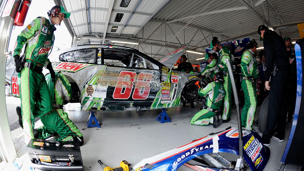 Earnhardt Jr. blows tire, hits wall while leading Hollywood Casino 400