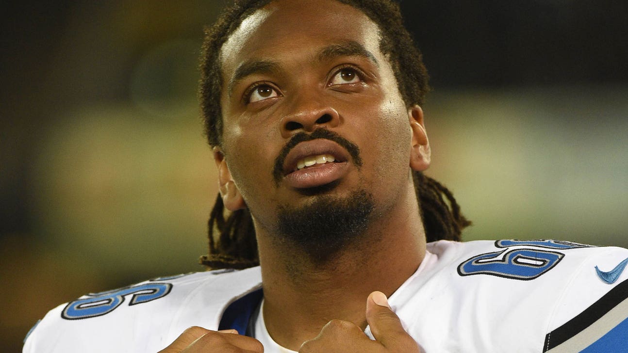 Lions' Waddle kept playing after banging head