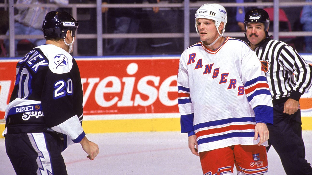 Report: Court documents reveal former NHL player treated concussion with ice bag