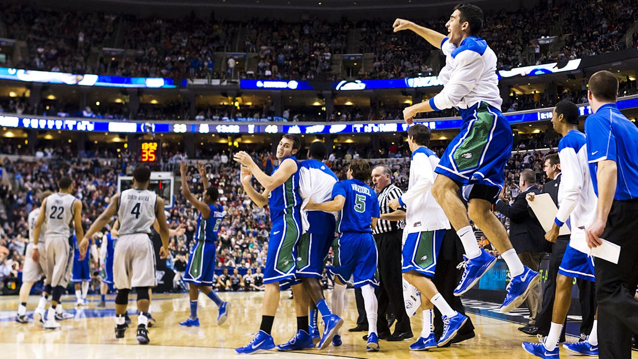 Dunk City 2.0: Rayjon Tucker jumps over teammate