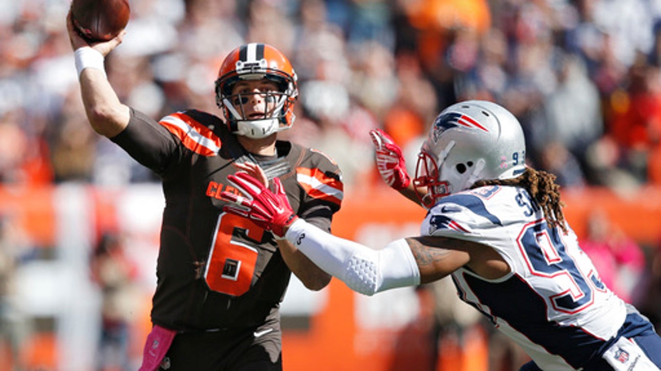The Latest: Brady has 2 TD passes in first half of '16 debut