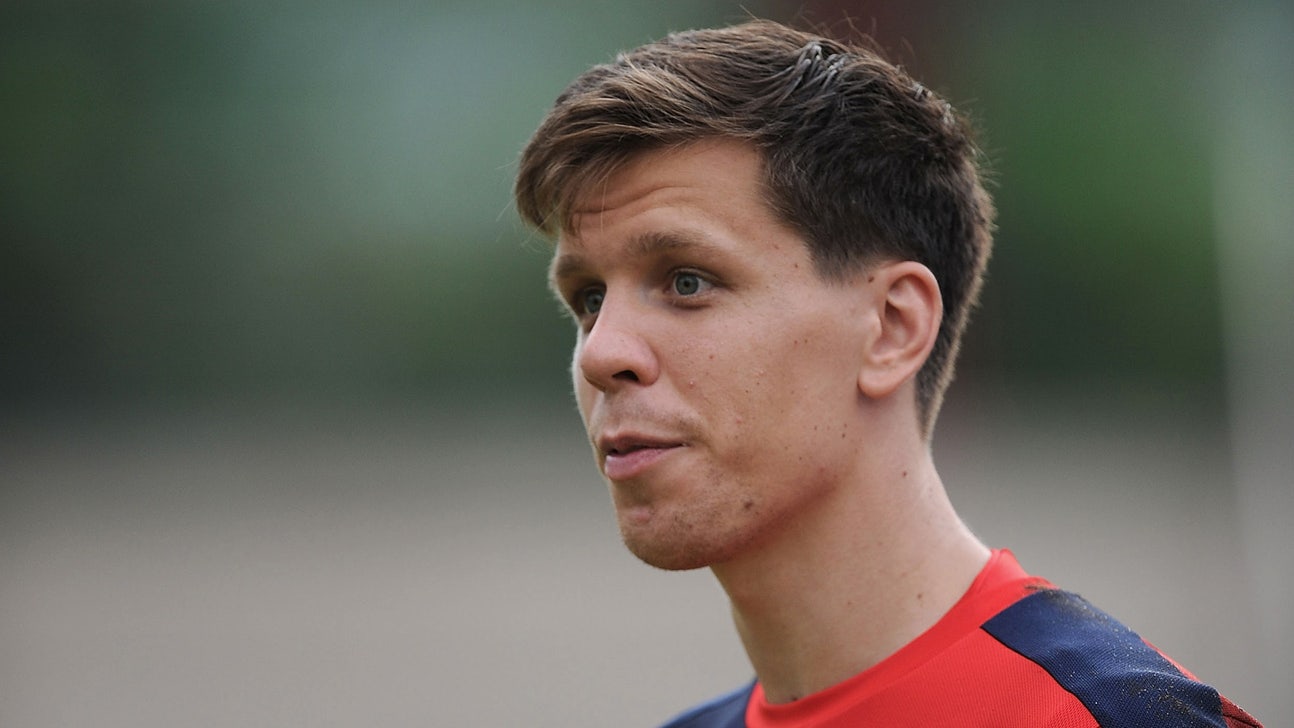 Arsenal goalkeeper Szczesny joins Roma on season-long loan