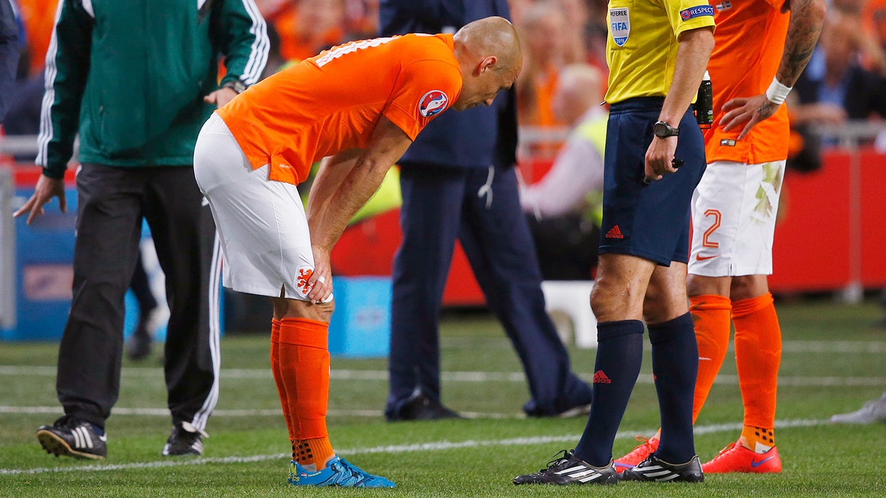 Bayern Munich's Arjen Robben out four weeks with injury