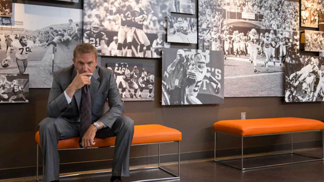 Take a sneak peek behind scenes of 'Draft Day'