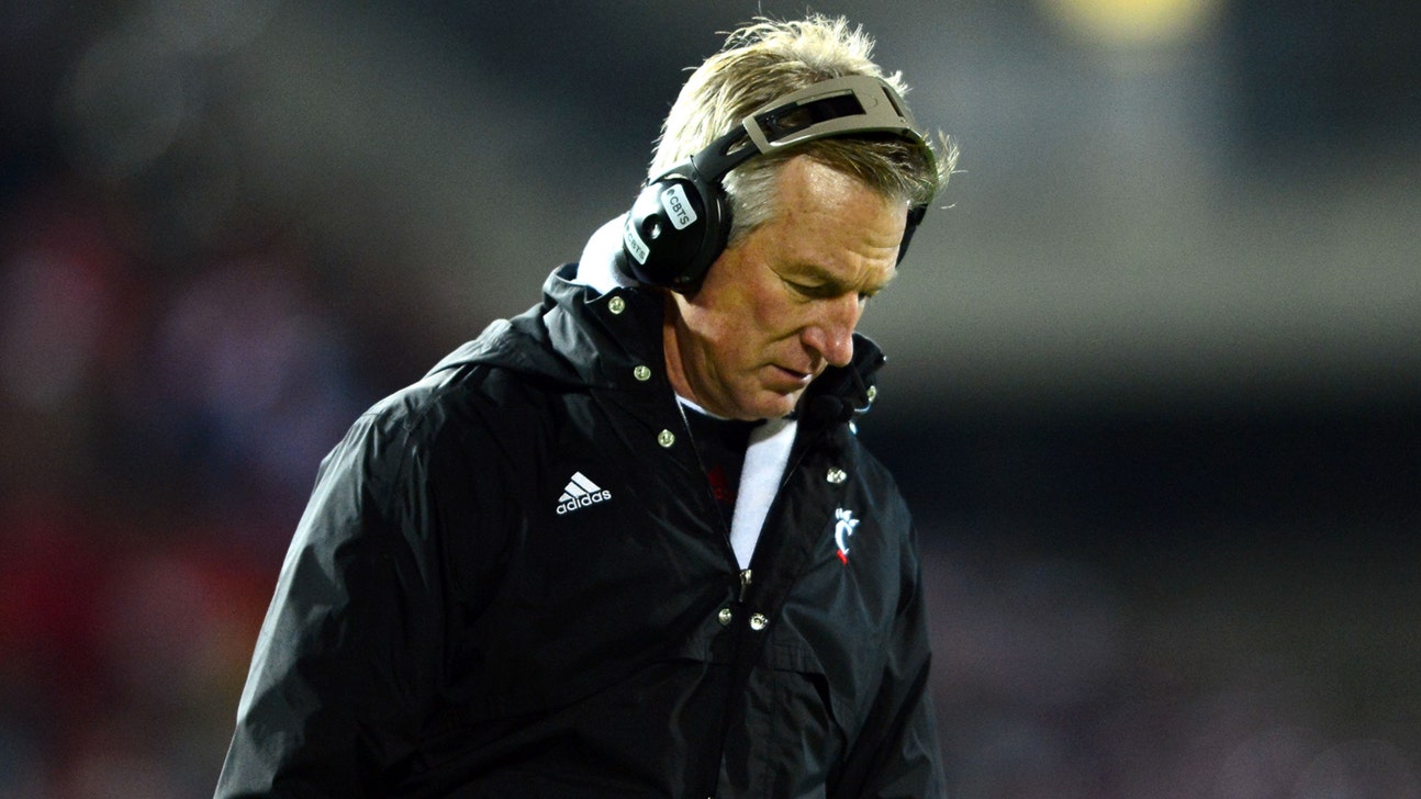 Homecoming for Tuberville, Cincinnati visits Miami