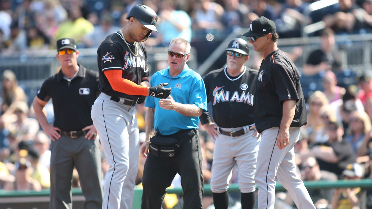 Giancarlo Stanton leaves game with bruised right wrist