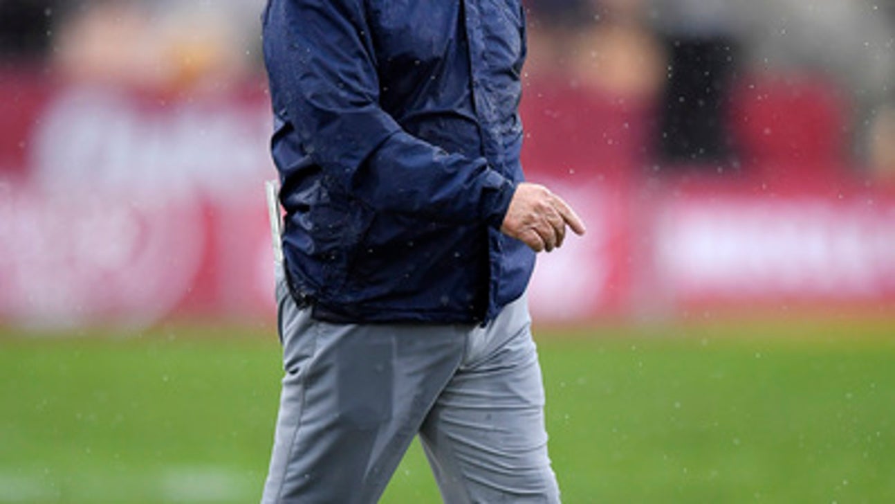 Notre Dame's Kelly says he'll 'absolutely' be back next year